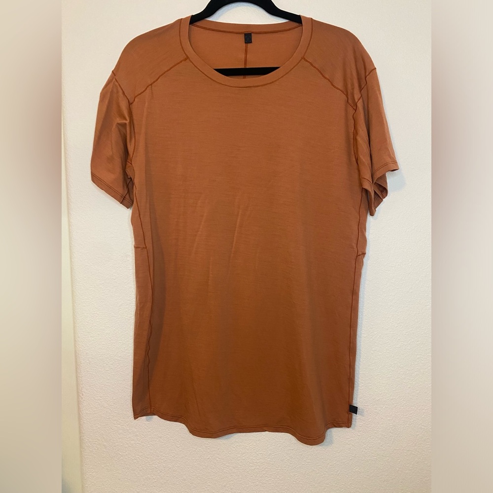 Lululemon mens short sleeve orange shirt ptp 19”